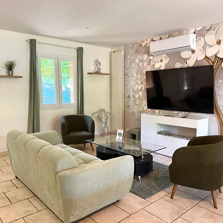 Caporizon - Puy D'aiguillon- Piscine - 6 Personnes *