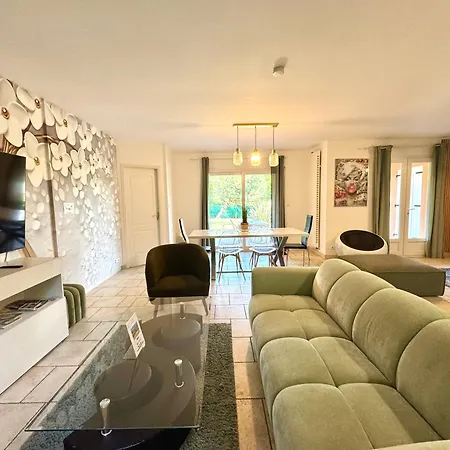 펜션 Caporizon - Puy D'aiguillon- Piscine - 6 Personnes *